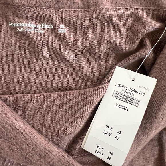 NWT Abercrombie & Fitch off the shoulder sweater - Picture 2 of 4